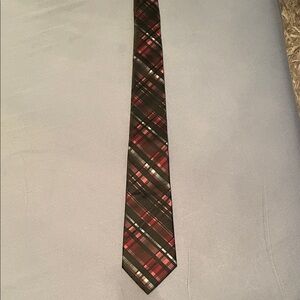 Elegant Plaid Tie in Red and Black